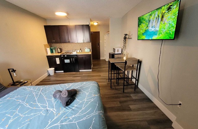 Wanderlust Haven: Urban Oasis in Calgary Downtown