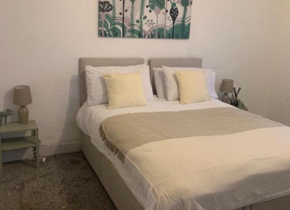 Wandsworth, South London Deluxe King Room 1