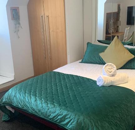 Wandsworth, South London Deluxe King Room 5