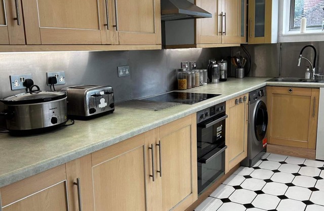 Wandsworth, South London Deluxe King Room T2