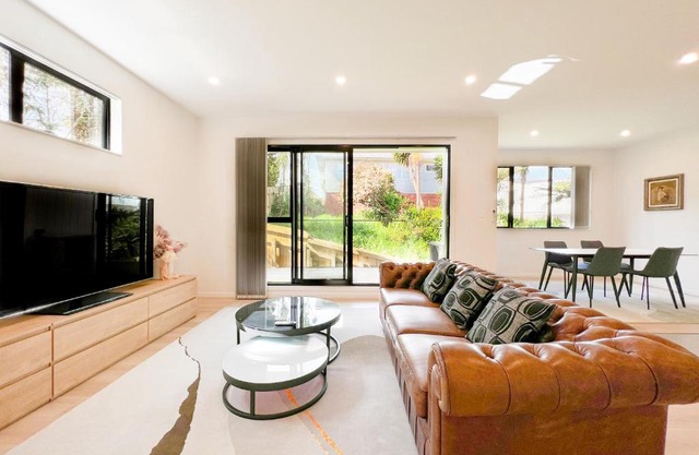 Wanna Live In The Brand New House? Check This Out!