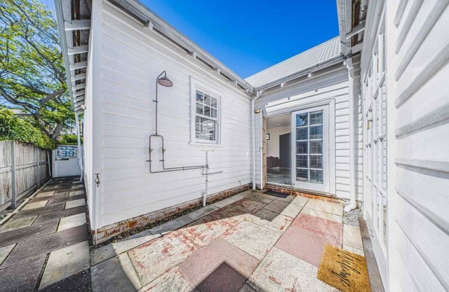 Wardie House -Classic South Freo Renovated Cottage