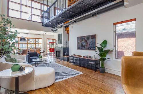 Warehouse Style Loft near Yorkville
