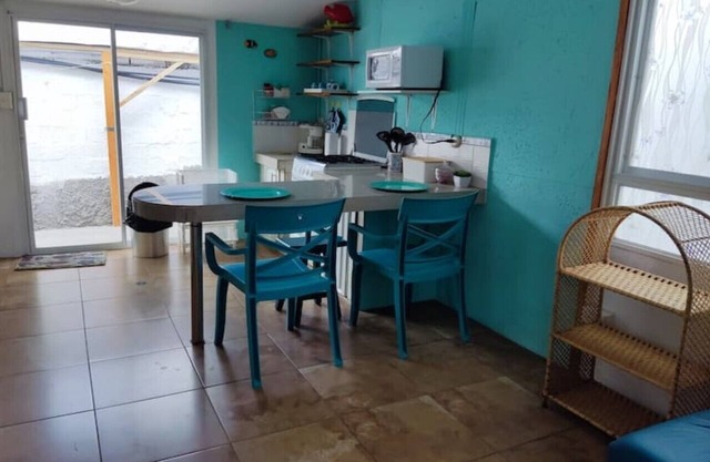 Warm and cozy I close to everything in Tumbaco. Beach house