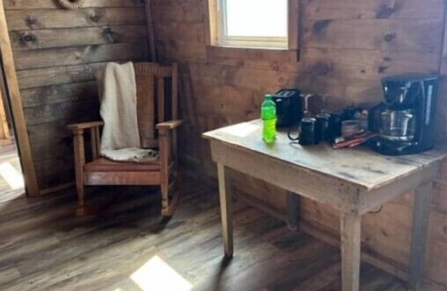 Warm and Cozy Upstairs Apartment
