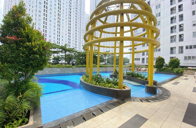 Warm And Homey 2Br Bassura City Apartment