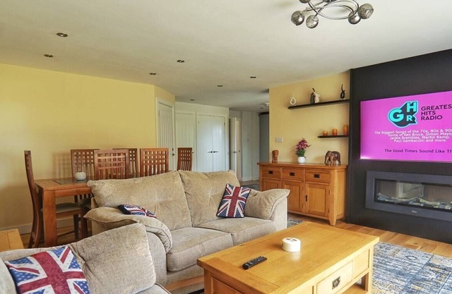 Warm and Spacious 4BD Family Retreat with Garden