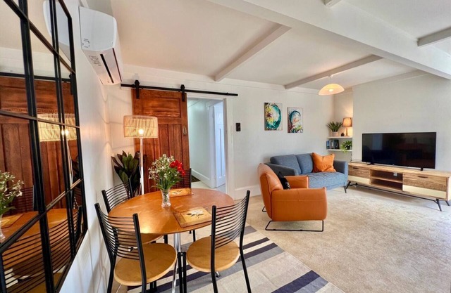 Warm and Sunny Home Steps from Devonport Beaches
