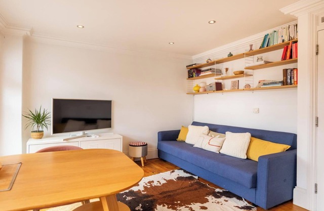 Warm and Welcoming 1BD Flat in East London