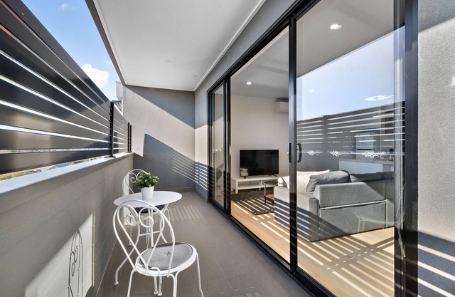 Warm and Welcoming Living Space - Centrally Located 2 bed 2 Bath Apartment