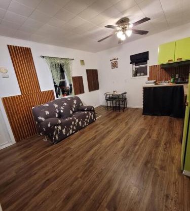 Warm cozy 1 bdrm close to Hwy