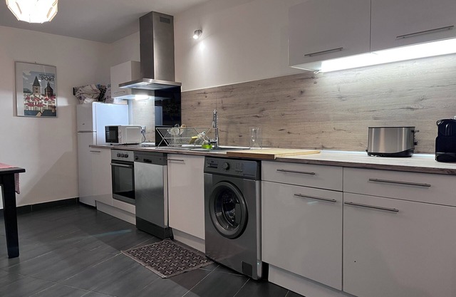 Warm, renovated house with whirlpool bath