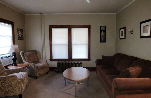 Warm & welcoming 1 bedroom apartment with patio