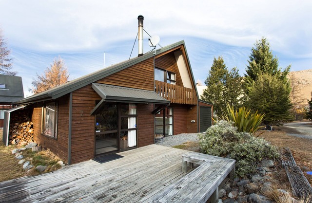 Warmest home in the village - stunning mountain views!