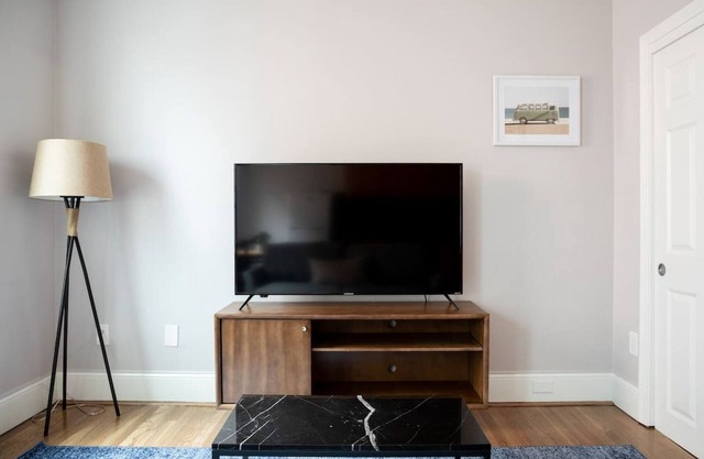 Warr18-1/1 · Simple 1BR steps to Boston Common and South End!