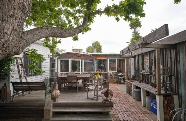 Warraburra Beach Shack, Rosebud - entire house and your own private beach box!