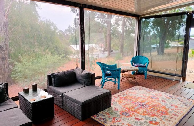 Warren Retreat - cozy and tranquil 2 brm home