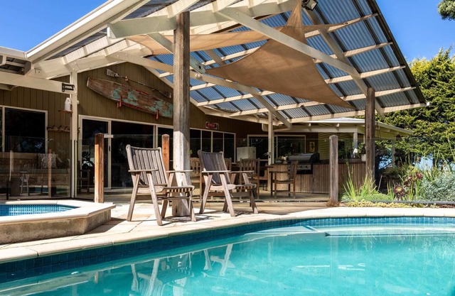 Warrenbeen I Pool & Playground
