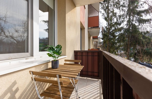Warsaw Airport Apartment by Renters