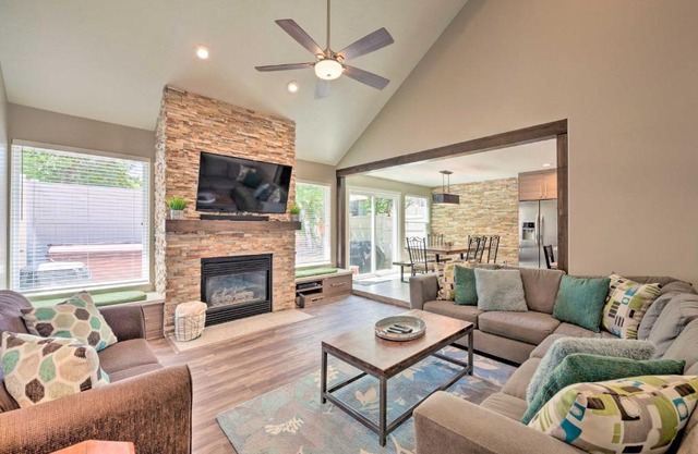 Wasatch R and R Townhome with Grill about 11 Mi to Alta!