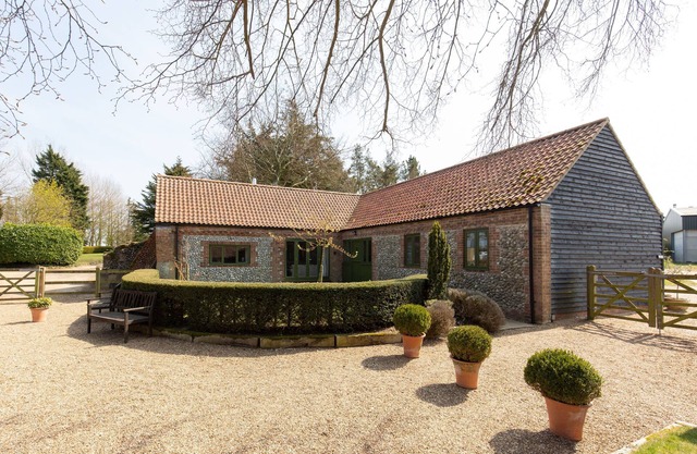Wash House - sleeps 6 guests in 3 bedrooms