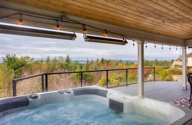 Washington Vacation Rental w/ Hot Tub Near Tacoma