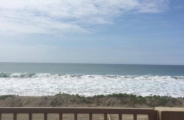 Mira y escuchar las olas DE MAR HERMOSO APARTAMENTO FRENTE AL MAR
