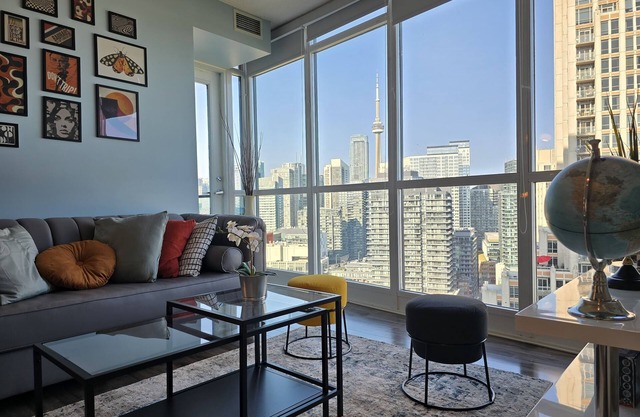 Watch planes takeoff from your balcony! Family-sized condo w/ pool & parking