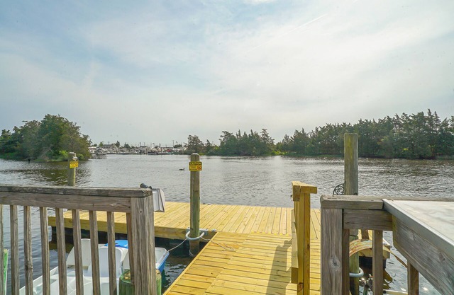 Waterfront 4/2 House w/Boat Dock & Cottage. Bring Your Boat!