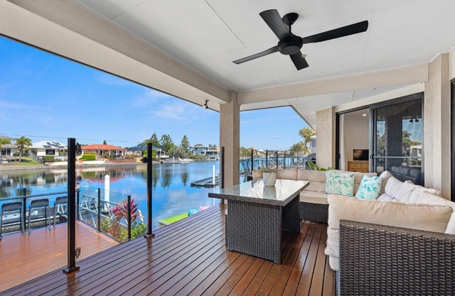 Watefront family home, sleeps 8, pool, AC, pets