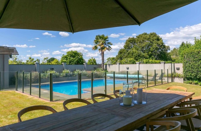 Watene Lodge - Spacious 5 Star Home with Pool