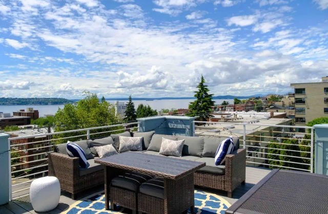 Water and Needle View Townhome with Rooftop Deck