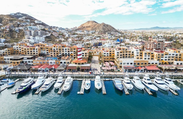 Water condo w/ private terrace & best LOCATION in Los Cabos Marina Downtown.....