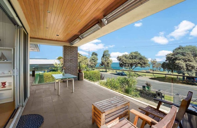 Water Front at Geelong Holiday K Villa