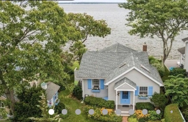 Water front Beautiful Beach cottage on Peconic Bay