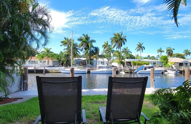 Water front condo with pool. Beautiful view. Walk to the beach.
