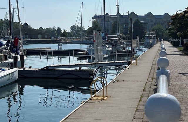 Water Front Townhouse at Cobourg Beach, 5 star beautiful vacation home.