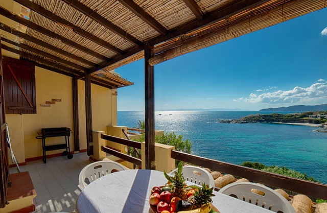 Cerdeña, Villasimius, pequeña villa frente al mar en la exclusiva bahía de Cala Caterina