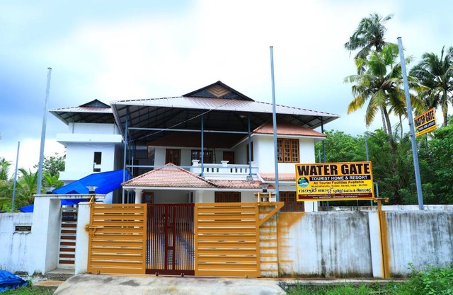 Water Gate Tourist Home and Resorts