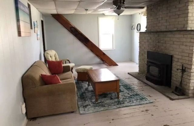 Water House- Walking distance to beach/piers/bars