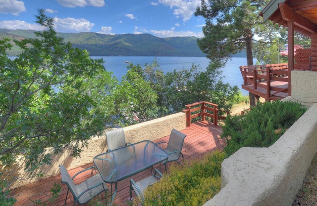 Water's Edge Cabin on Lake Vallecito | Waterfront, Lake Views, Walk to Marina