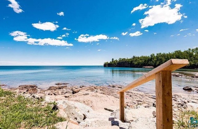 Water's Edge! Direct shoreline access; Condo with resort-like amenities