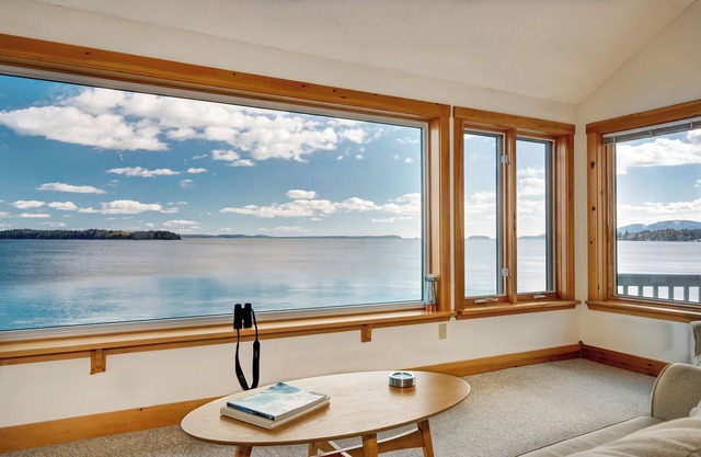 Water's Edge - Casa frente al mar con agua y vistas a Acadia Mountiain