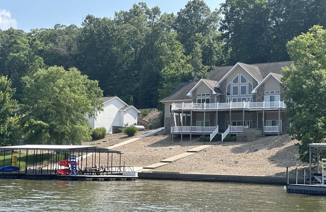 New for 2023!! Amazing Large Vacation Home, 56 MM, spa, water toys, fire pit, dock/slip