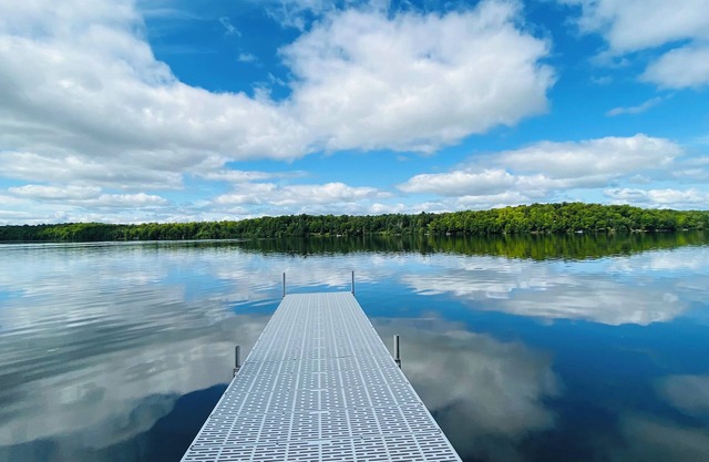 Water-view Log Retreat