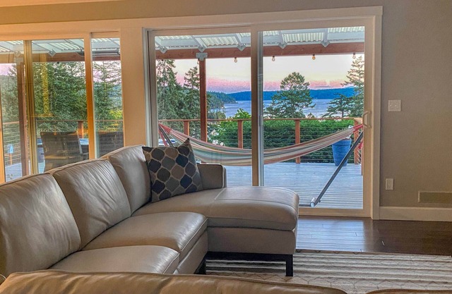 Water View Modern Farmhouse; Now Available for Summer 2024 - Premier Host