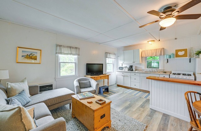 Water-View New Suffolk Cottage on North Fork!