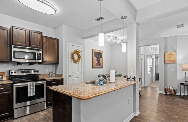 Water-View Oasis w/spacious wrap around screened in balcony- mins from beach