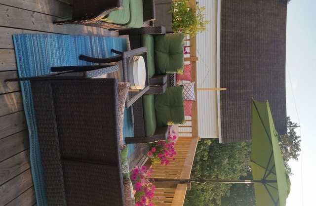 Water view , Queen bedroom and ensuite, with free breakfast. Shared facilities.