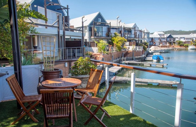 WATERFRONT 2 Bed Home with mooring at Knysna Quays